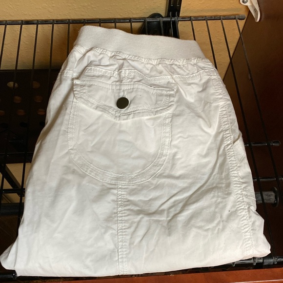 Boston Proper - Picture 1 of 8